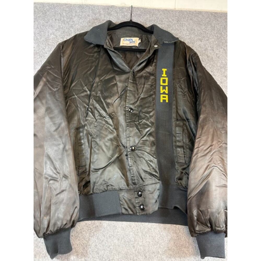 VTG 80s Iowa Hawkeyes Satin Bomber Jacket Mens Large Black Snap NCAA Chalk Line